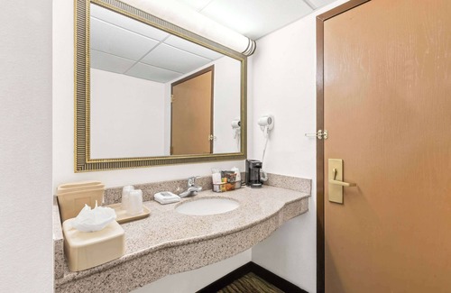 Hazlet Hotel | Best Western Hazlet Inn