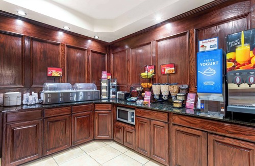 Crown Colony Hotel | Best Western Plus Crown Colony Inn & Suites
