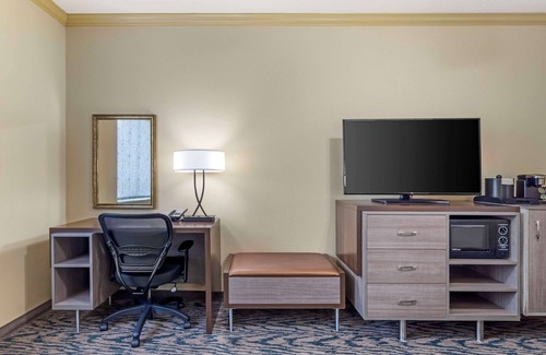 Crown Colony Hotel | Best Western Plus Crown Colony Inn & Suites