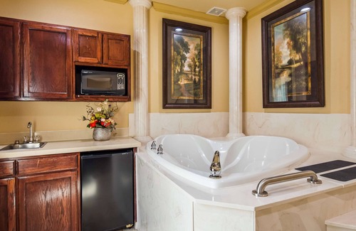 Crown Colony Hotel | Best Western Plus Crown Colony Inn & Suites
