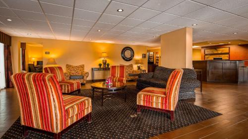 Alton Hotel | Best Western Plus Parkway Hotel