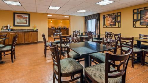 Alton Hotel | Best Western Plus Parkway Hotel