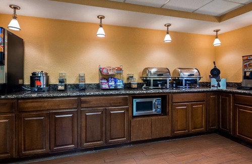 Alton Hotel | Best Western Plus Parkway Hotel