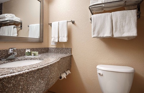 Alton Hotel | Best Western Plus Parkway Hotel