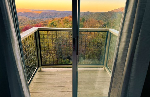 Seven Devils Cabin | BestView*PoolTable*2King*Pickleball*HotTub*FireTable*Arcade*Fireplace*Location
