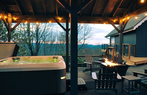 Seven Devils Cabin | BestView*PoolTable*2King*Pickleball*HotTub*FireTable*Arcade*Fireplace*Location