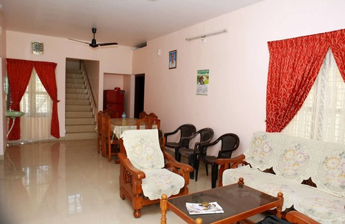 Adur House | Bethel House has 3 bedrooms, 2.5 bath, Kitchen and a dining area.