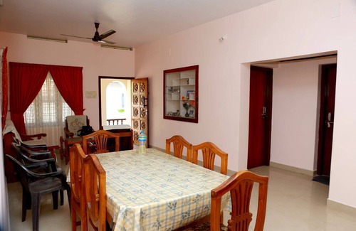 Adur House | Bethel House has 3 bedrooms, 2.5 bath, Kitchen and a dining area.