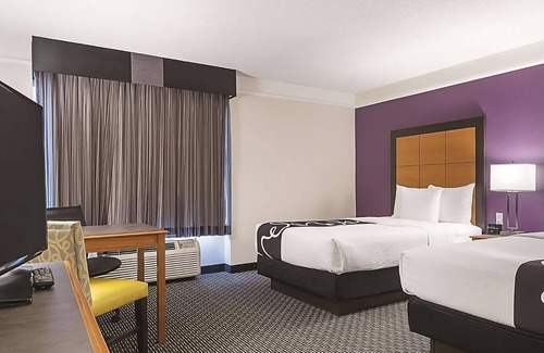 Guasti Hotel | Better Choice For Your Vacation! 2 Great Units Close to iFLY Indoor Skydiving!