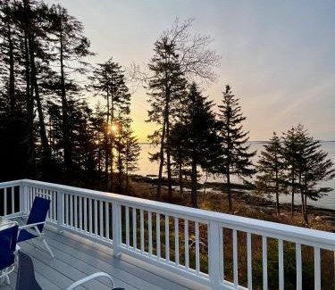 Orrs Island House | Betty's Place - Cozy ocean front getaway with views of Casco Bay