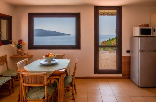 Lacona Villa | Between dreams and stars, Villa Capo Stella stands majestically on the cliff and is embraced by the