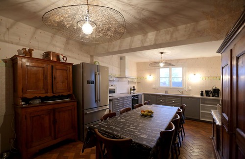 Autun House | Between Wine Route & Morvan,spacious cottage with pool ideal for family & friend