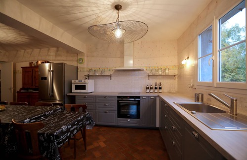 Autun House | Between Wine Route & Morvan,spacious cottage with pool ideal for family & friend