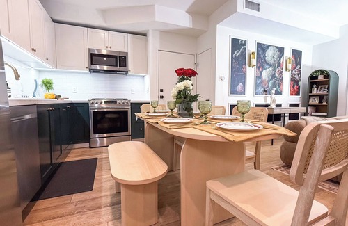Beverly Hills Apartment | Beverly Hills, Designer Chic Residence - Where Style meets Comfort