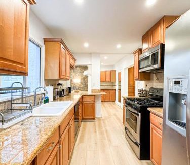 Westwood House | Beverly Hills-Neighboring 2-BR Home - DOH1
