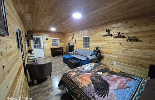 Germfask Cabin | Bevs Bald Eagles Nest in Germfask 35 min from Pictured Rocks