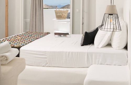Milopotas Apartment | BH445 - C - Suite Naxos