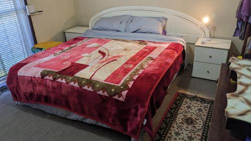 Bidwill House | BIDWILL GARDENS ON MIDDLETON - Private Room King-Size Bed or Open Lounge Room Floor Mattress SHARED Bathroom FREE Kitchen Essentials FREE Laundry Facilities Fast NBN WIFI HDTV NETFLIX, YOUTUBE, KAYO Private Transport and Meal Services Available On Request