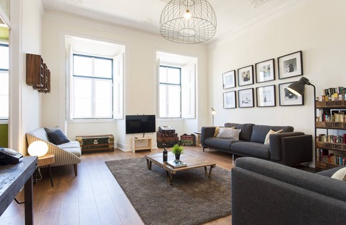 Encarnacao Apartment | Big Bairro Alto 2D up to 25 guests by Central Hill