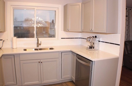 Northglenn House | Big Blue Upper Level Suite
