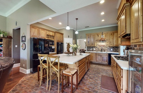 Navasota House | Big Christian Home 2 Living Rooms-★5 miles to College Station★ 12 Wooded Acres