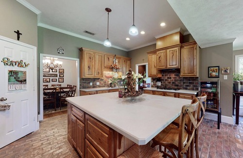 Navasota House | Big Christian Home 2 Living Rooms-★5 miles to College Station★ 12 Wooded Acres