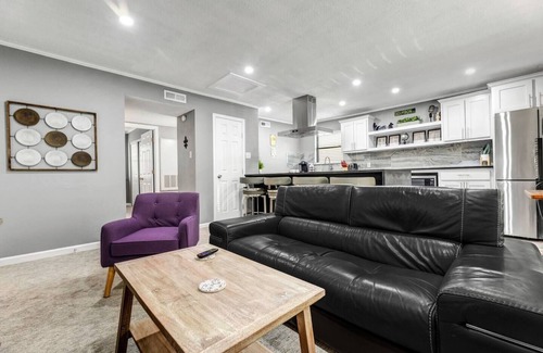 College Station Apartment | Big Easy: 2 Bedrooms, 2nd floor, Walk to A&M, Comfy King Beds