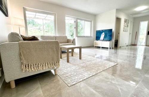 Agnesberg Apartment | Big House for Workers & Familys Near Volvo