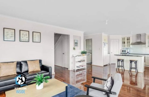 Encounter Bay House | Big House with Views and Fab Pop Culture Vibe