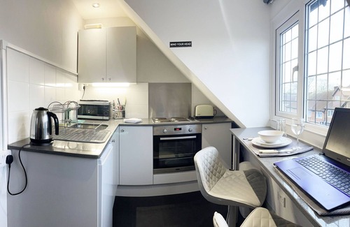 Sutton House | Big Loft in the Heart of Cheam Village (35 min from London City)