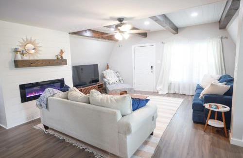 Carolyn Estates House | Big Lot Waterfront of Cedar Creek Lake Sleeps 12