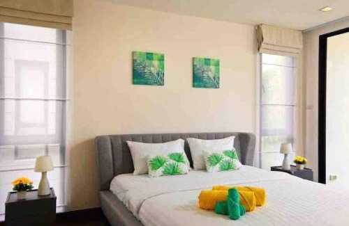 Laguna Villa | Big Lucky home in Laguna park