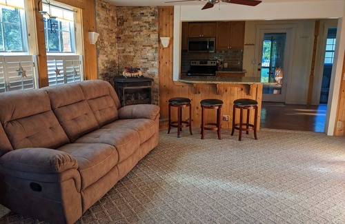 Manning Cottage | Big Mama's Lakeside Cottage Lake Marion