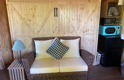 Hamersville Cabin | Big Mike's Cabin on the lake, next to ball diamonds nestled in 3 -cabin village