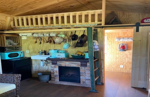 Hamersville Cabin | Big Mike's Cabin on the lake, next to ball diamonds nestled in 3 -cabin village