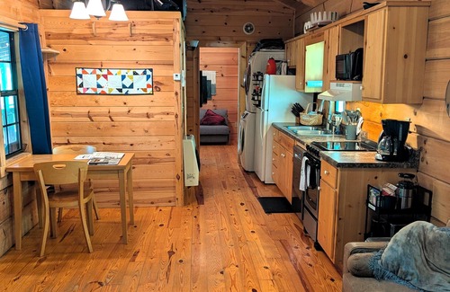 Marshall Cabin | Big Pine Hideaway, a 2 Bedroom Cabin with Hot-tub and A/C