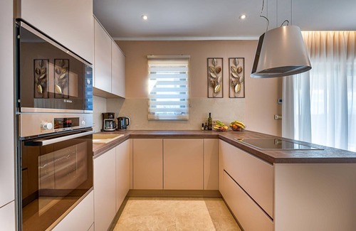 Kapelica Villa | Big pool with counter current swimming system, family and pat friendly.