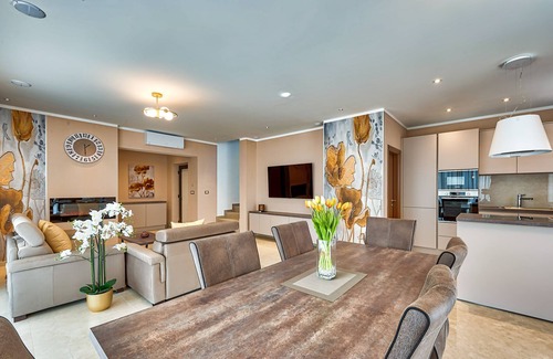 Kapelica Villa | Big pool with counter current swimming system, family and pat friendly.