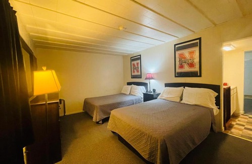 Laurel Hotel | Big Red Inn