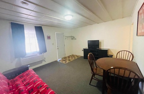 Laurel Hotel | Big Red Inn