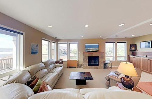 Neskowin House | Big Retreat