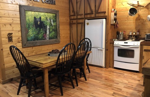 Revelo Cabin | Big South Fork! Peaceful, Relaxing, On the Trails…Six Decks ~ Nature’s Paradise!