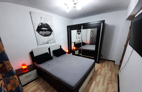 Petrosani Condo | Big Sweet Home
