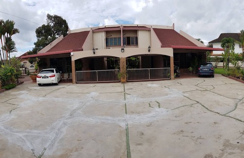 Taman Bunga Ros Villa | Biggest Villa with Pool in Lumut-Manjung 20000sqft