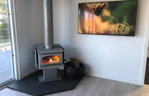 Binalong Bay House | BINALONG BRAE @ Bay of Fires Two bedroom both with ensuites