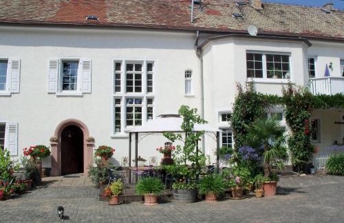 Flomborn House | Bio-Weingut, Gästehaus und Kräuterhof