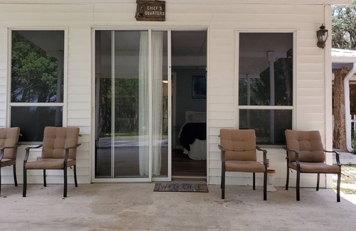 Lecanto House | Bird Lover's Paradise - Pets Free - High & Dry - King Bed - Huge Shower