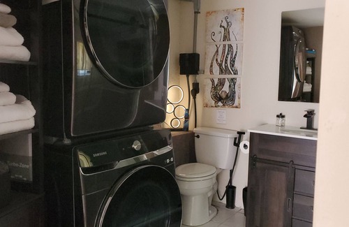 Lecanto House | Bird Lover's Paradise - Pets Free - High & Dry - King Bed - Huge Shower