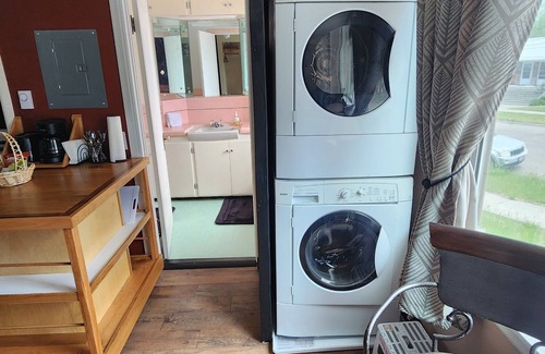 Idaho Falls Apartment | Birdhouse, Cute studio Apartment, Pets Welcome, Central, walk to greenbelt
