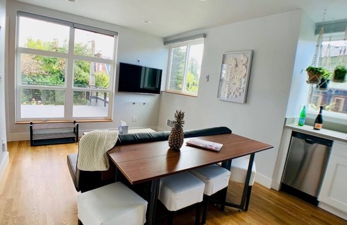 Green Lake Apartment | Birdhouse on Green Lake